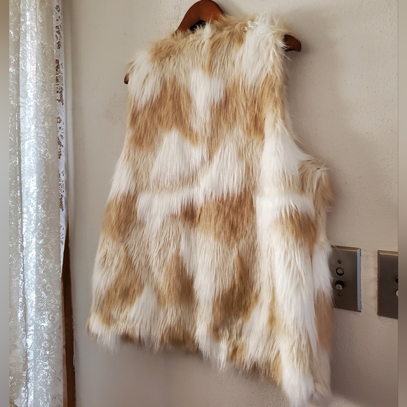 Cre8ions Faux Fur Vest - tans & cream - Picture 4 of 7